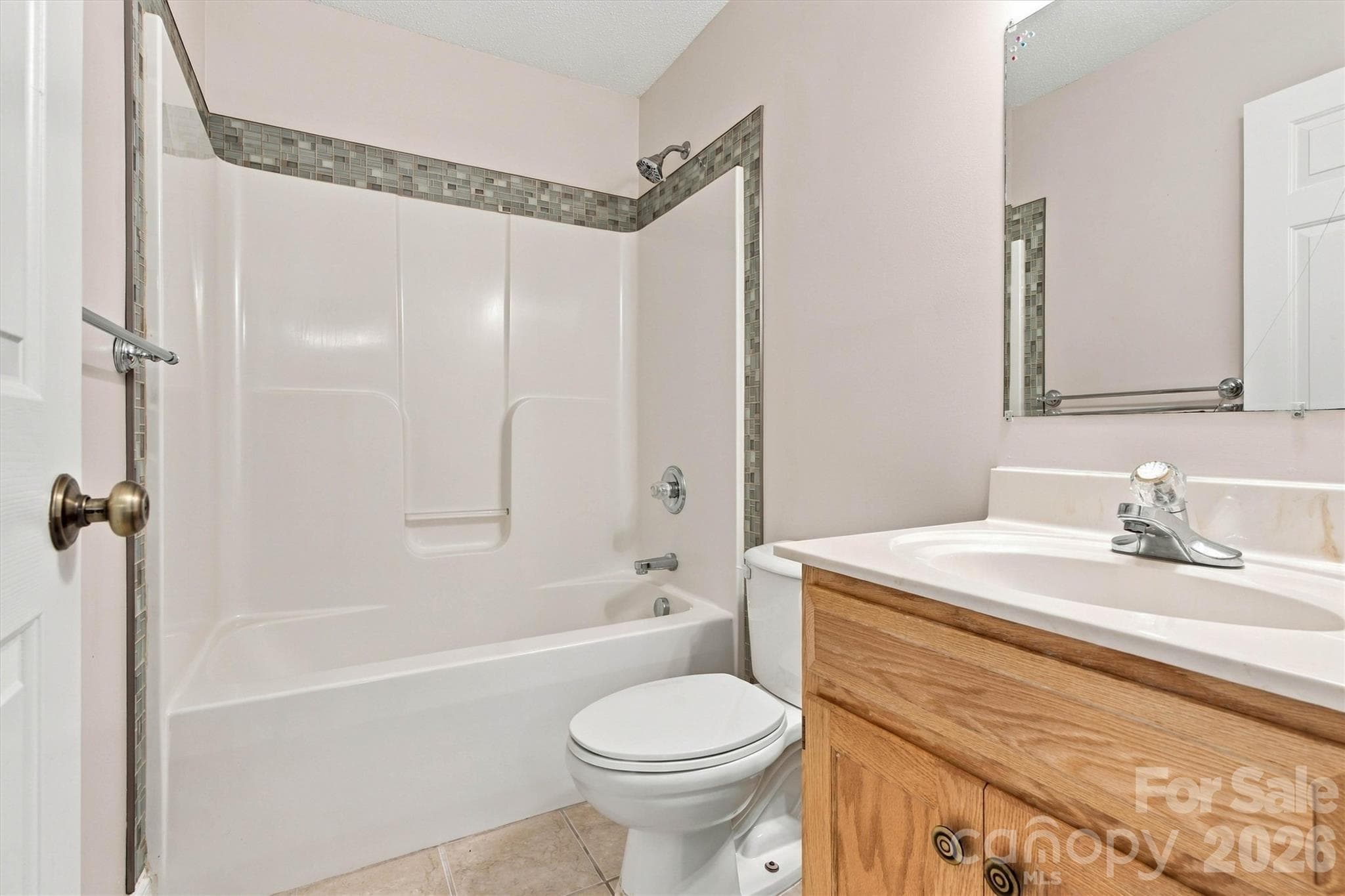 Full Guest Bath/Tub View with Tile Surround - 3656 Woodgreen Drive, Lincolnton