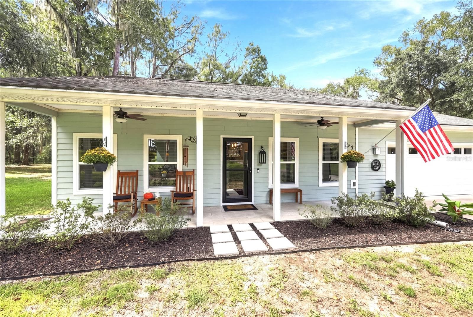 Front Porch - 20944 NW 100TH AVENUE RD, MICANOPY