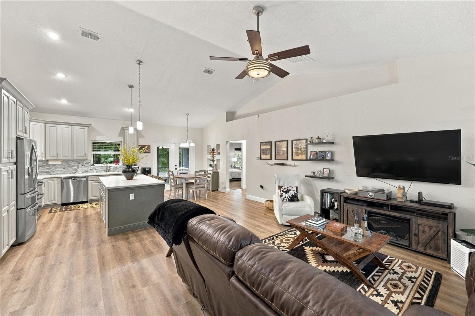 Family Room - 20944 NW 100TH AVENUE RD, MICANOPY