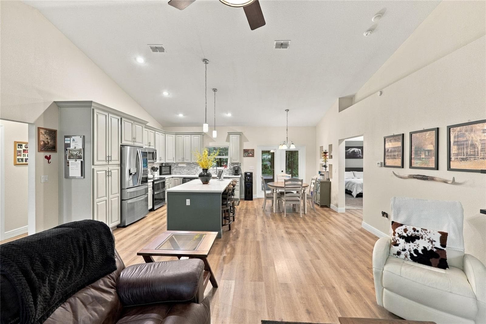 Family Room - 20944 NW 100TH AVENUE RD, MICANOPY