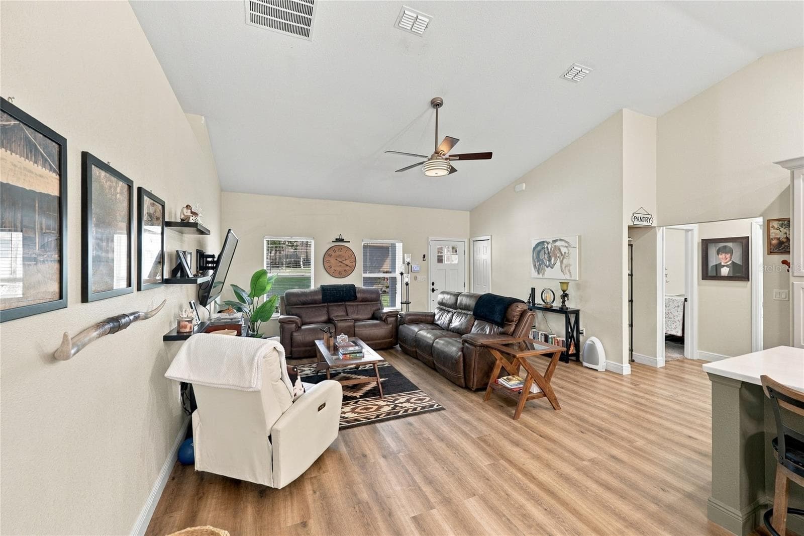 Family Room - 20944 NW 100TH AVENUE RD, MICANOPY