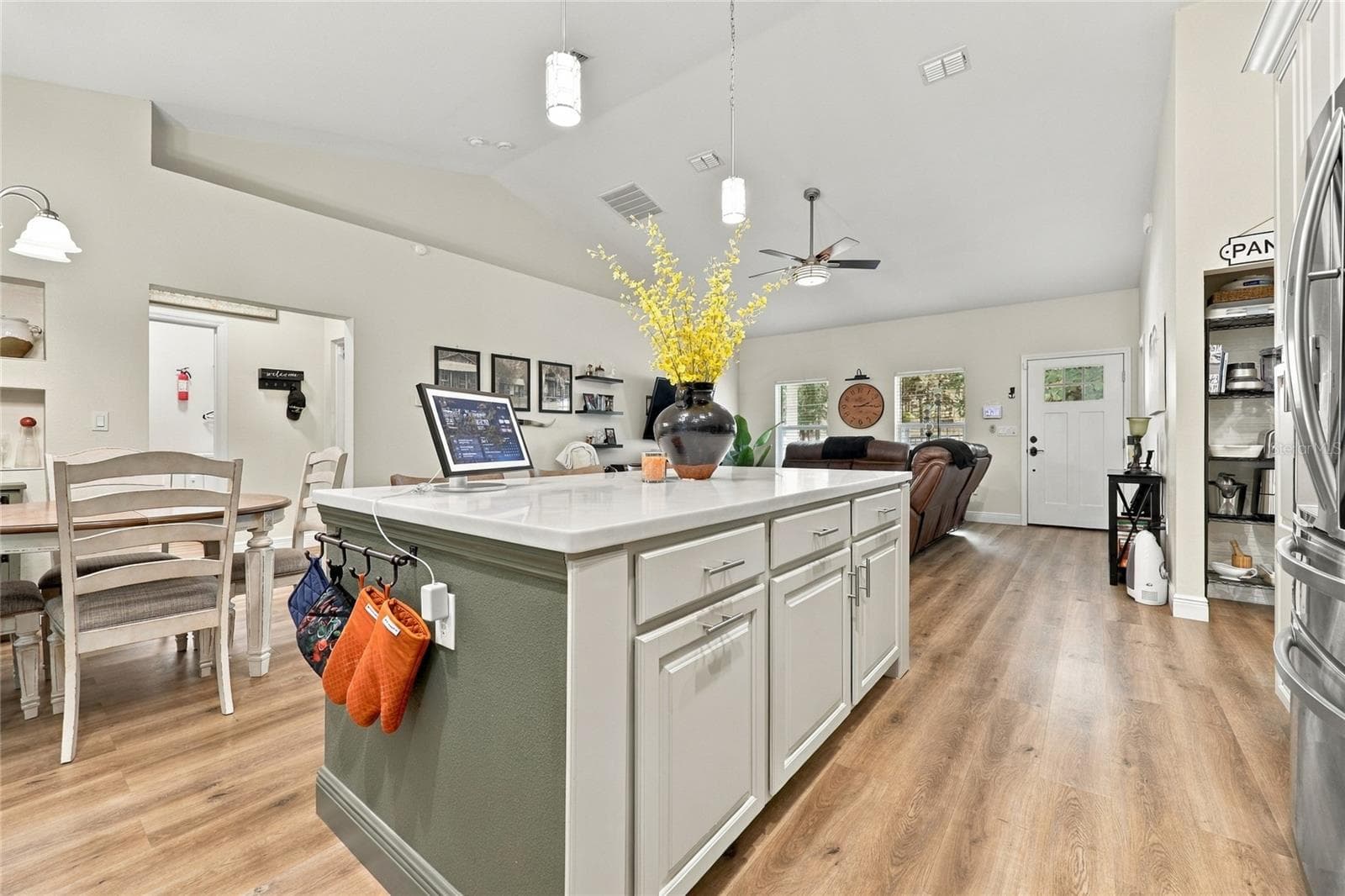 Island - 20944 NW 100TH AVENUE RD, MICANOPY