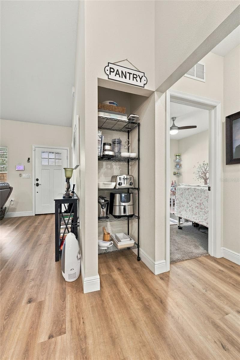 Pantry - 20944 NW 100TH AVENUE RD, MICANOPY