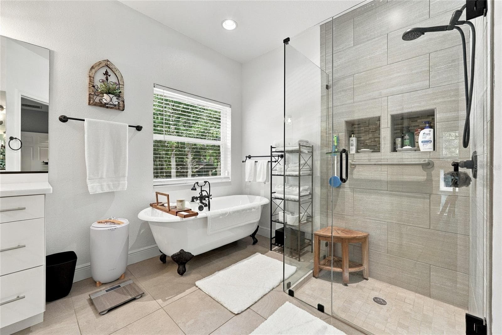 Master Shower - 20944 NW 100TH AVENUE RD, MICANOPY