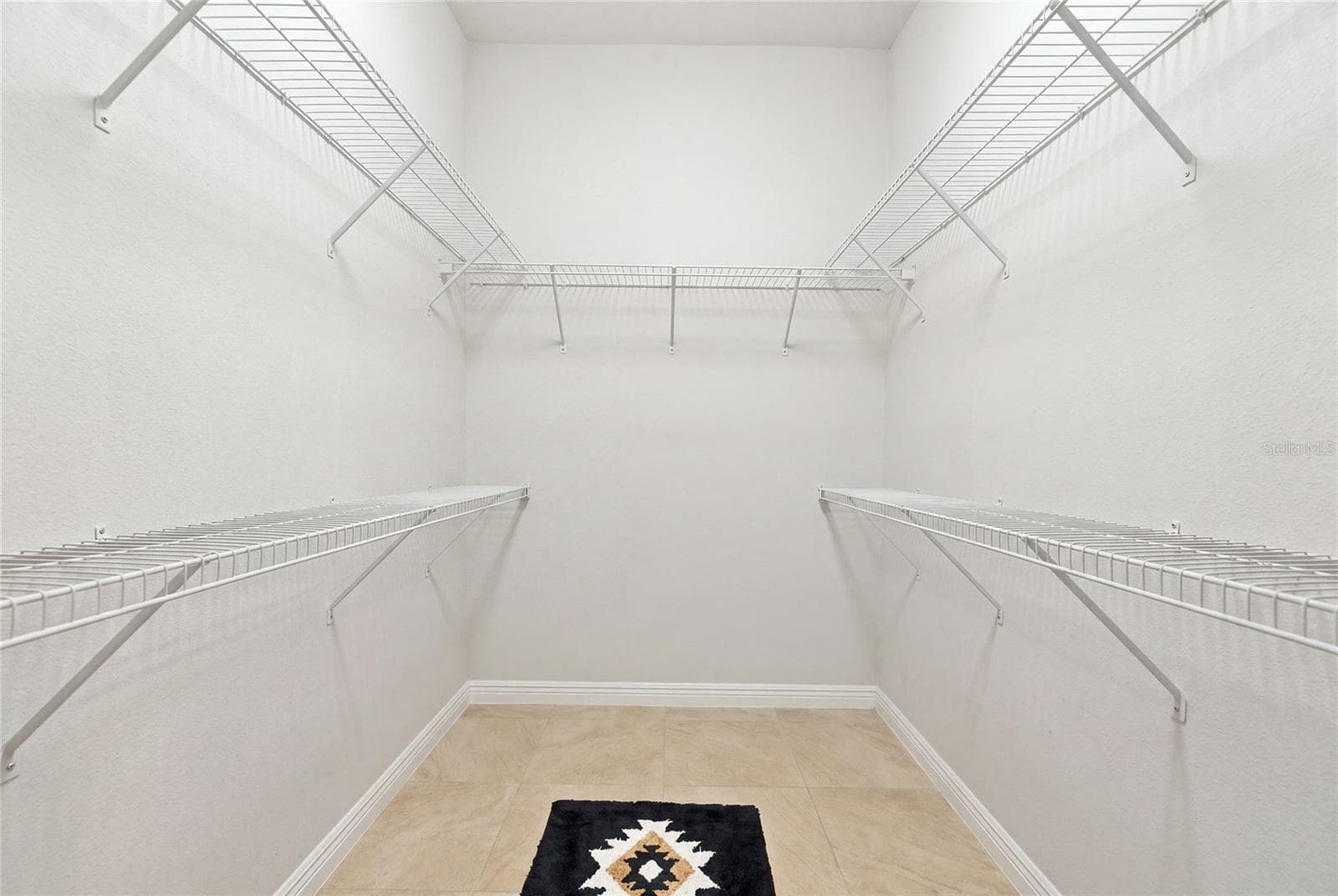 Master Closet - 20944 NW 100TH AVENUE RD, MICANOPY