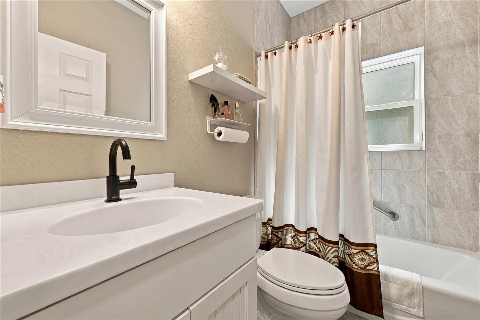 Hall Bathroom - 20944 NW 100TH AVENUE RD, MICANOPY