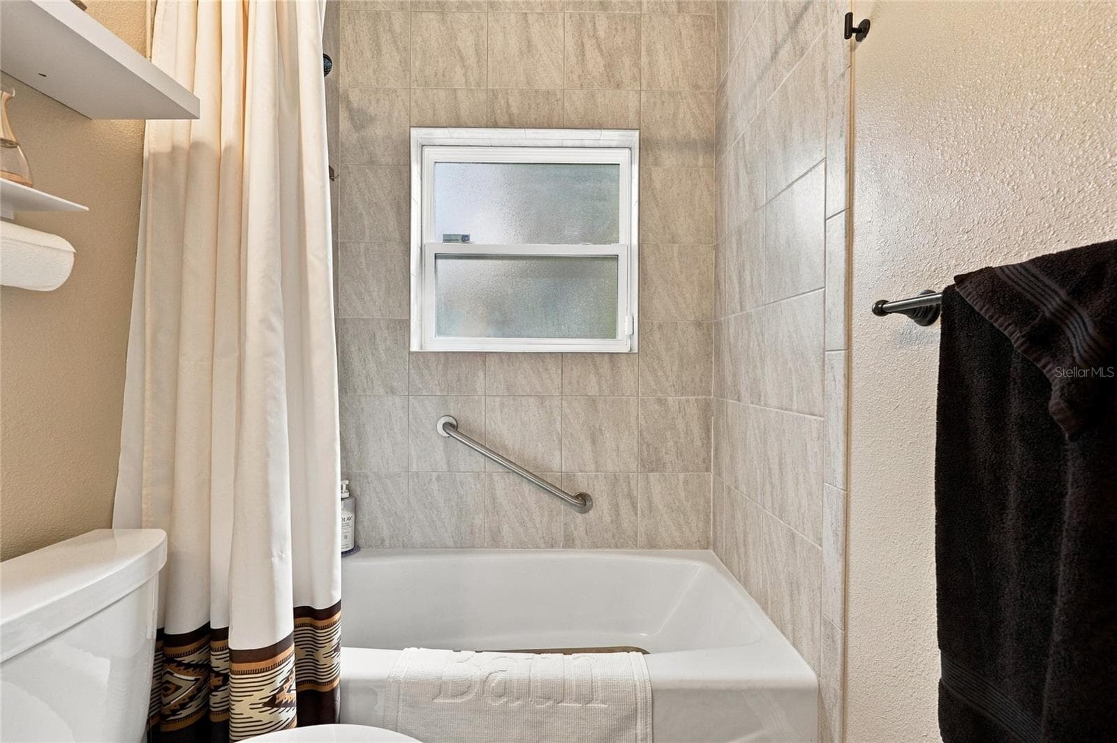 Hall Bathroom - 20944 NW 100TH AVENUE RD, MICANOPY
