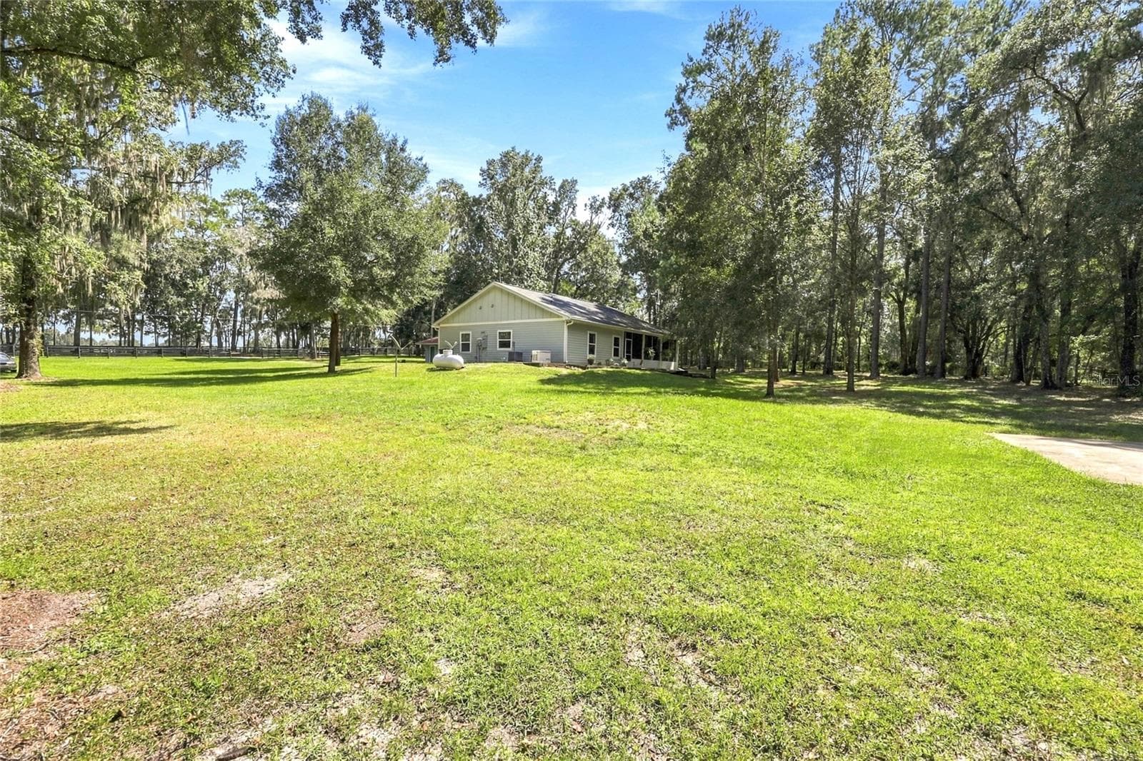 Back of Home - 20944 NW 100TH AVENUE RD, MICANOPY