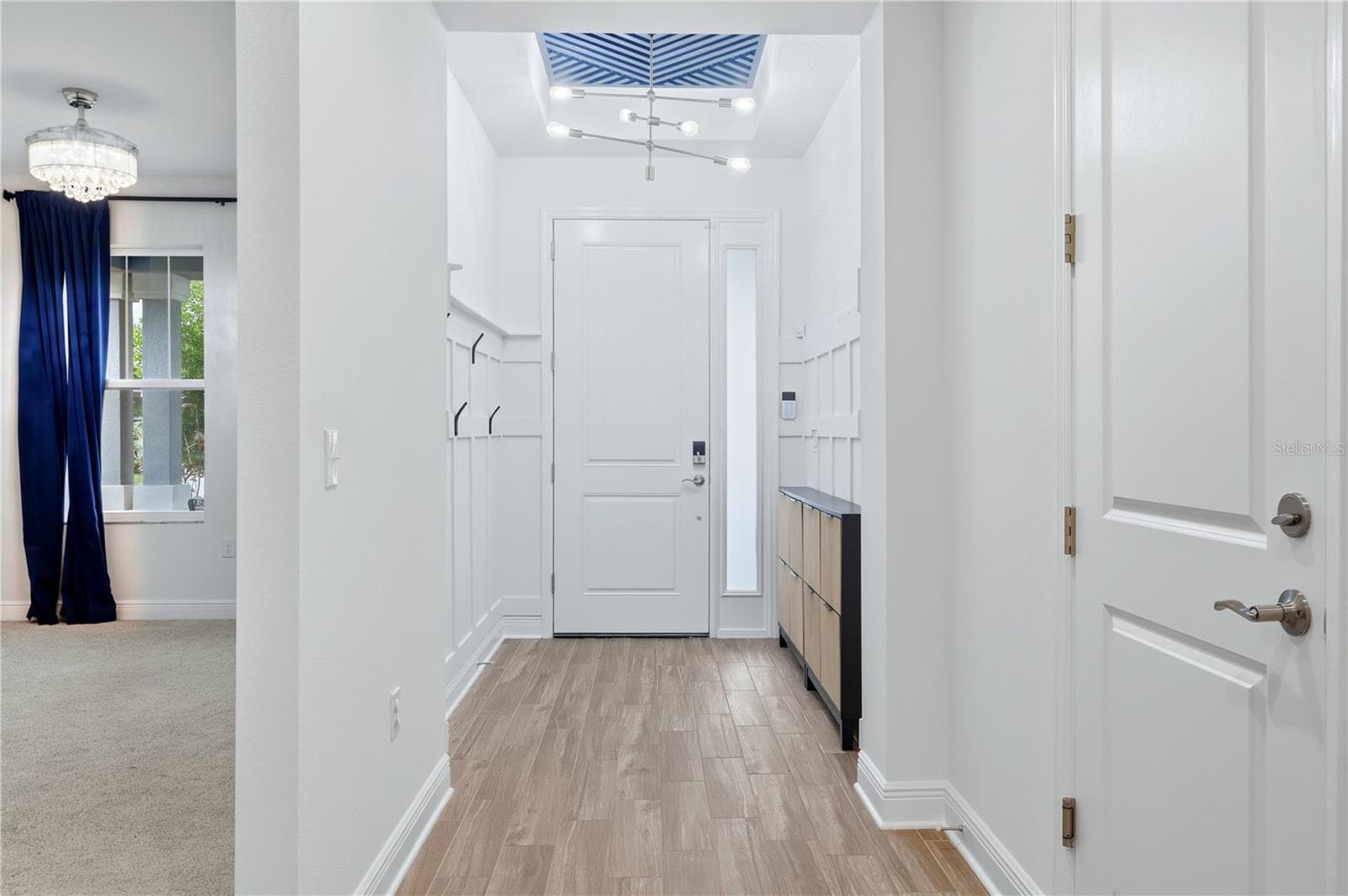 Foyer updated with white accent walls - 5542 NATIVE HENNA CT, SARASOTA