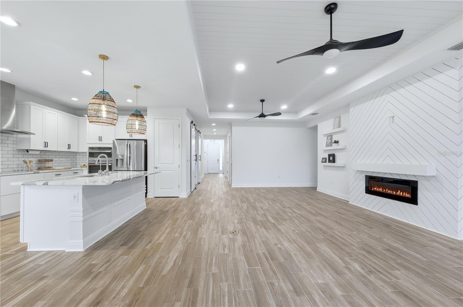 Open Great room with fireplace - 5542 NATIVE HENNA CT, SARASOTA