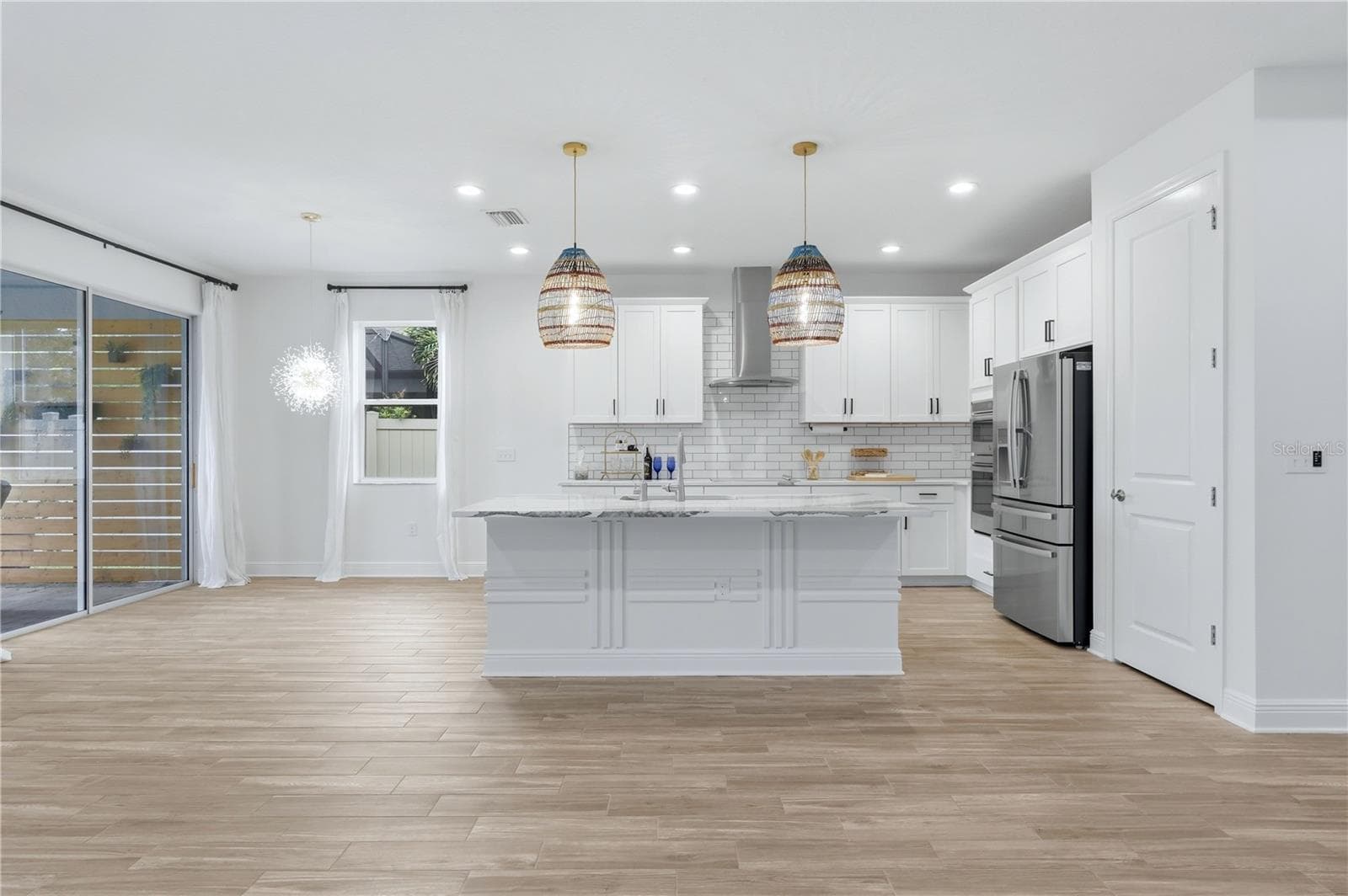 42" kitchen cabinets - 5542 NATIVE HENNA CT, SARASOTA