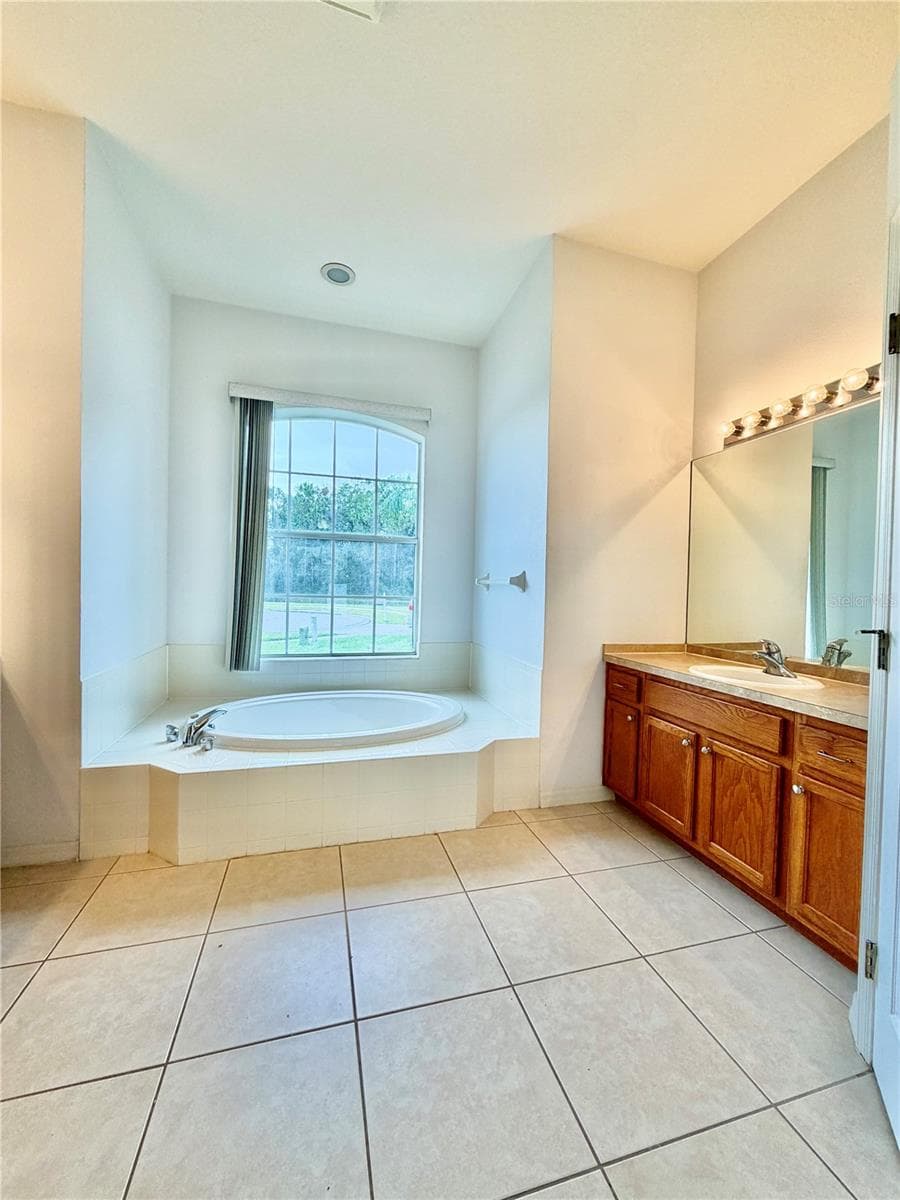 Single Family Residence at 7006 ORVICTI CT, WESLEY CHAPEL, photo 16 of 50