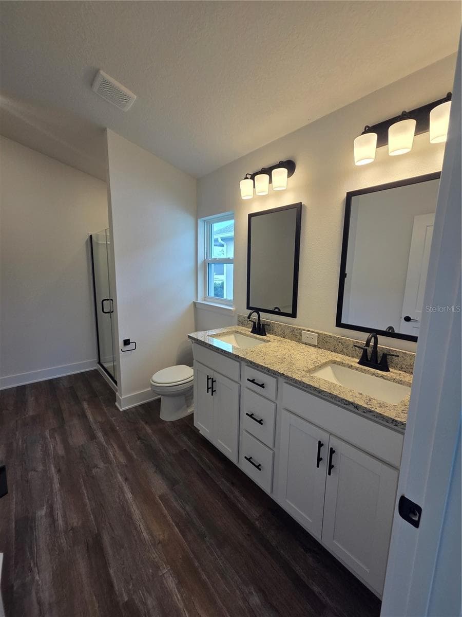 master bathroom - 9430 HIGHLAND HILLS DR ST, HUDSON