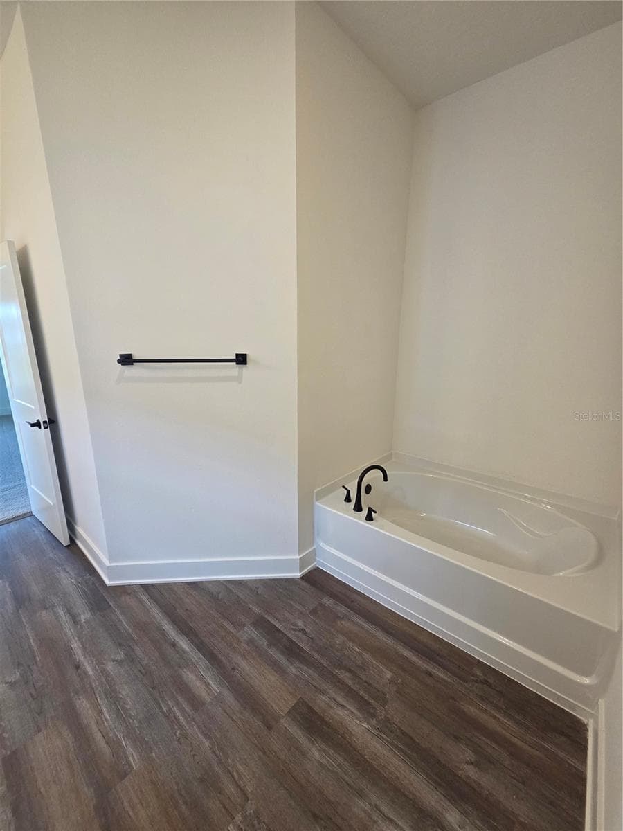 master bathroom - 9430 HIGHLAND HILLS DR ST, HUDSON