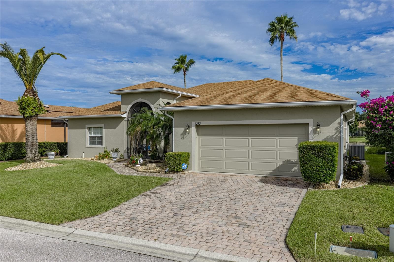 This Tahiti floor plan home has 3 bedrooms, 2 bathrooms, and an expanded lanai on a waterfront lot. - 4232 DORNOCH DR, LAKE WALES