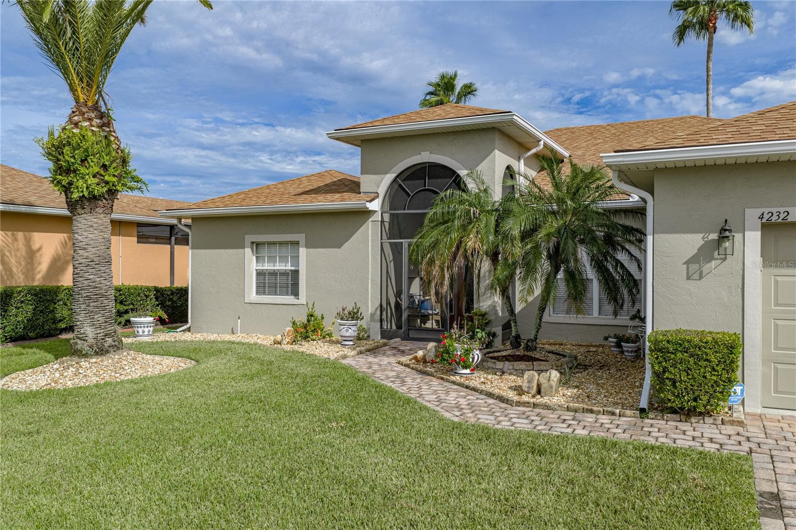 The stone mulch, paver walk and driveway add to the curb appeal. - 4232 DORNOCH DR, LAKE WALES