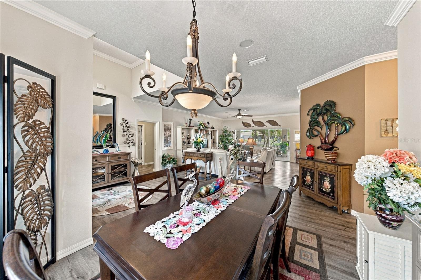 This view from the dining room shows the efficiency of this home's floor plan. - 4232 DORNOCH DR, LAKE WALES