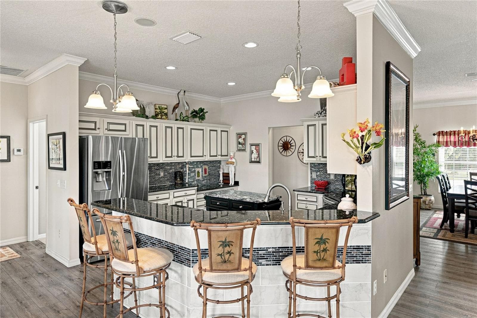 The snack bar has granite counter and pendant lights. - 4232 DORNOCH DR, LAKE WALES