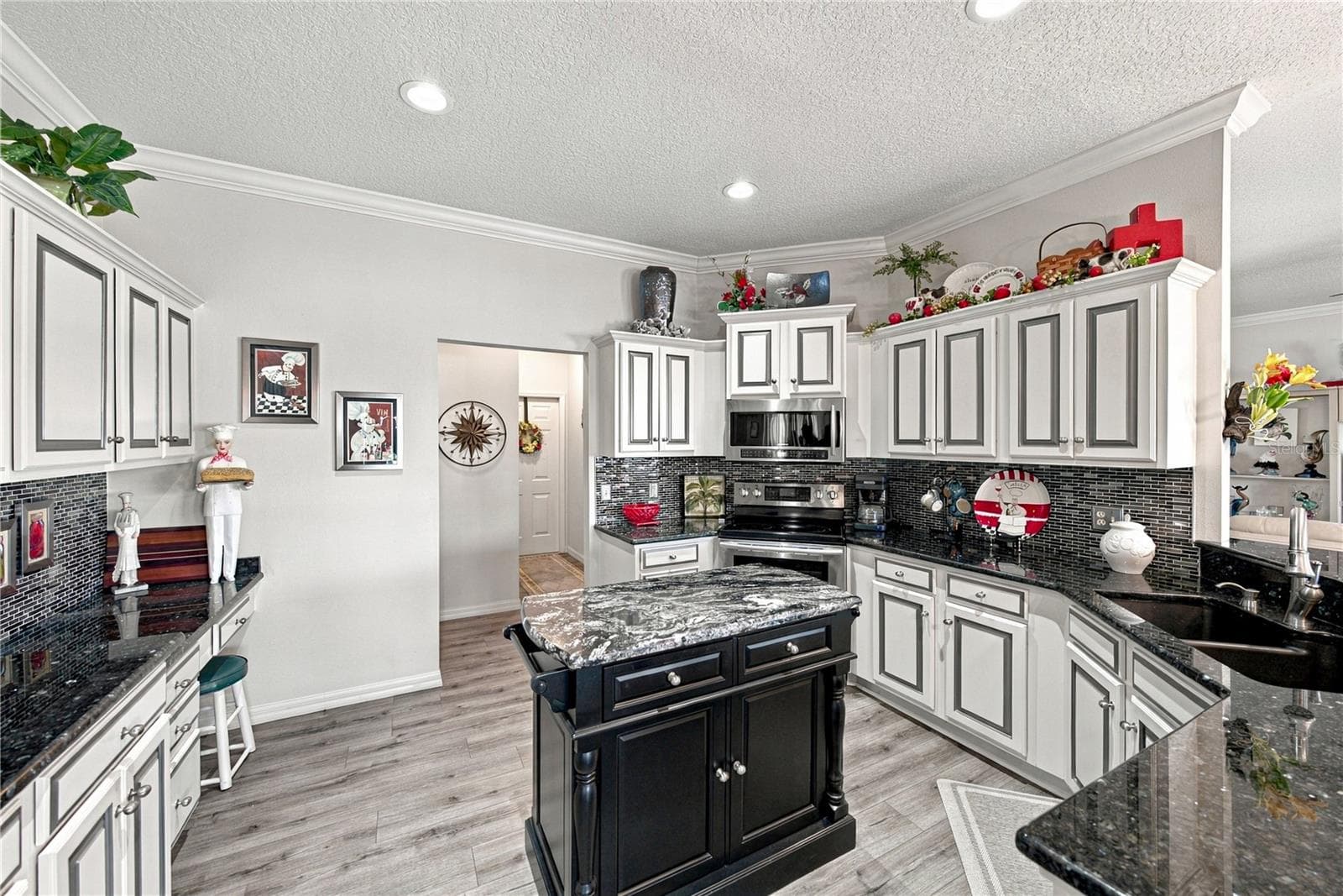 The hallway in the center of this view leads to the closet pantry, inside laundry room and the attached 2 car garage. - 4232 DORNOCH DR, LAKE WALES