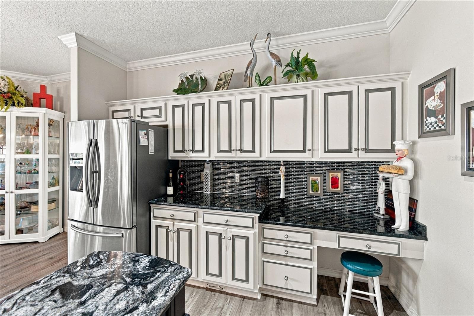 The built-in desk area will be appreciated by the household chef. - 4232 DORNOCH DR, LAKE WALES