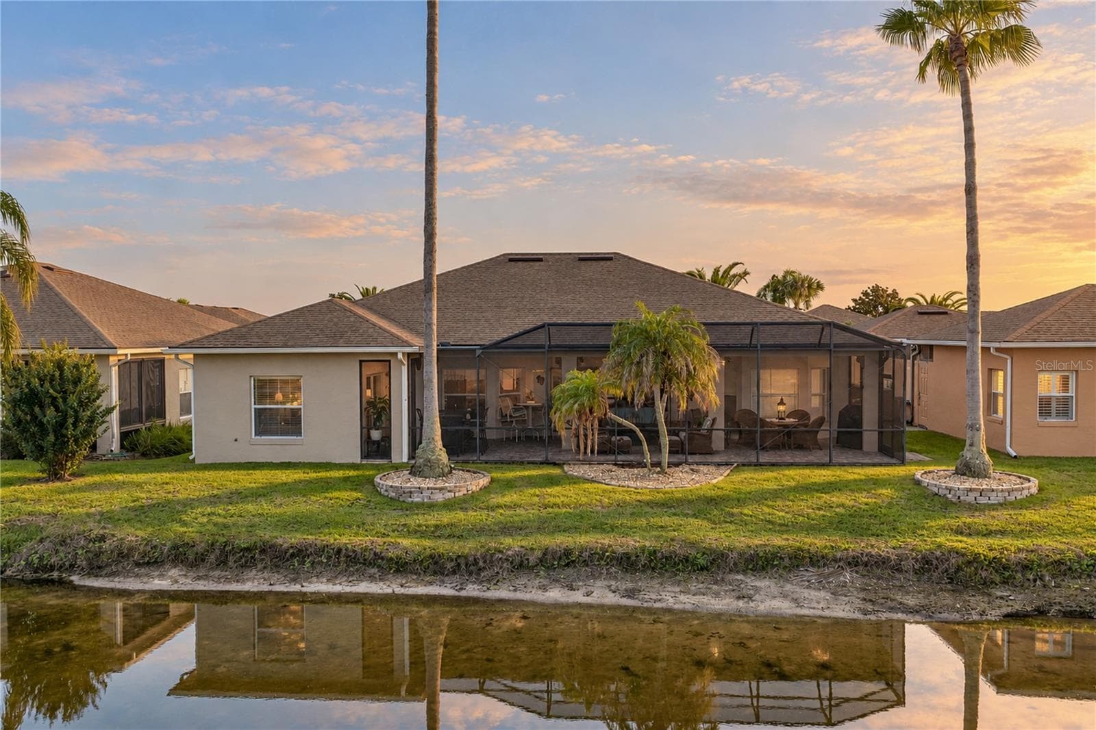 The lanai dominates the rear of this home. - 4232 DORNOCH DR, LAKE WALES