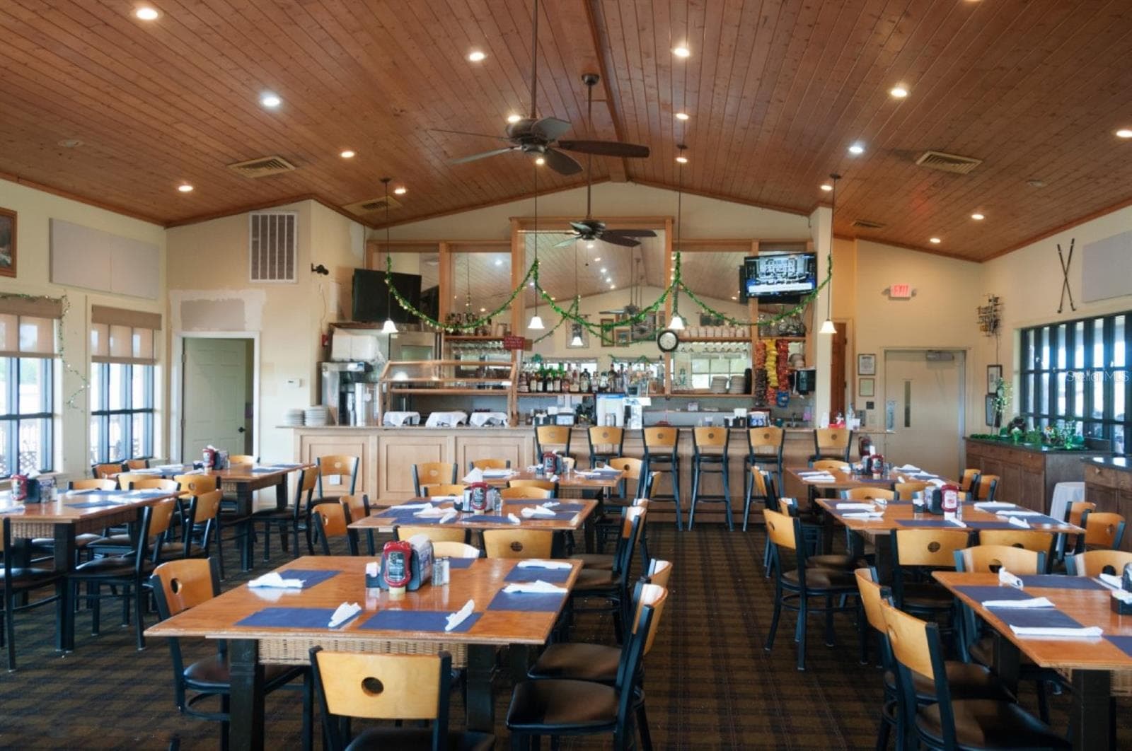 The Eagles Nest is a full-service bar that serves great comfort food. Outside seating is available. - 4232 DORNOCH DR, LAKE WALES