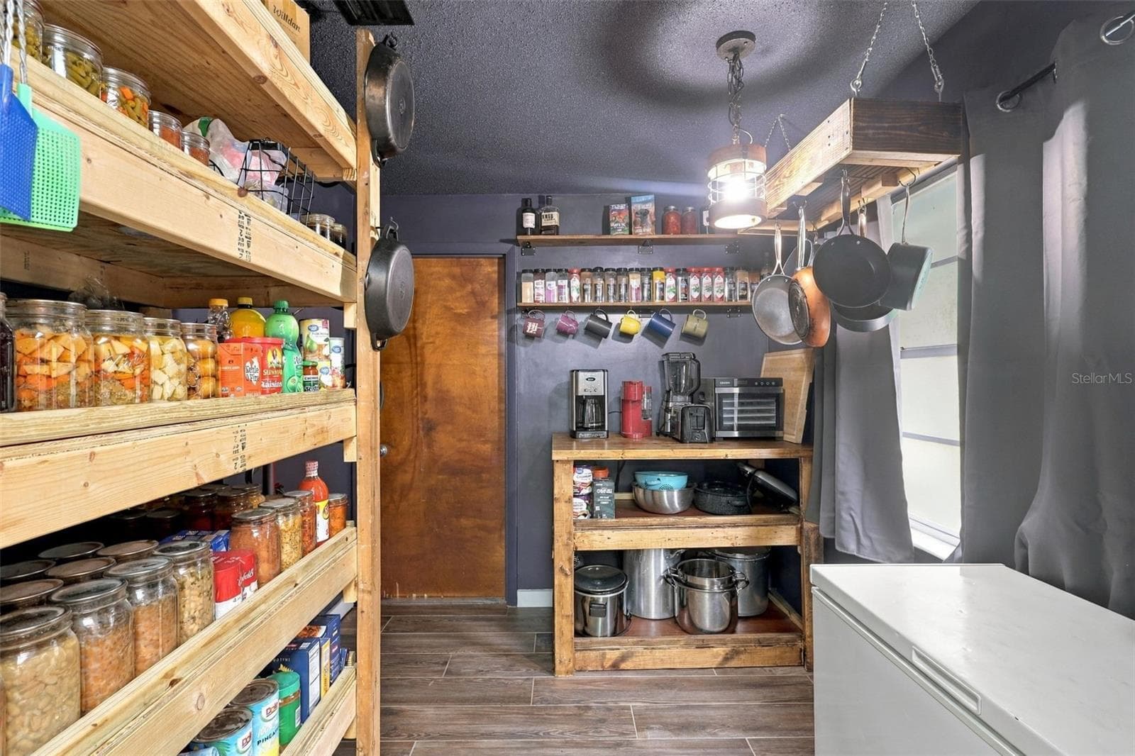 Butlers Pantry and Coffee Bar - 1085 EAGLES NEST AVE, DELTONA