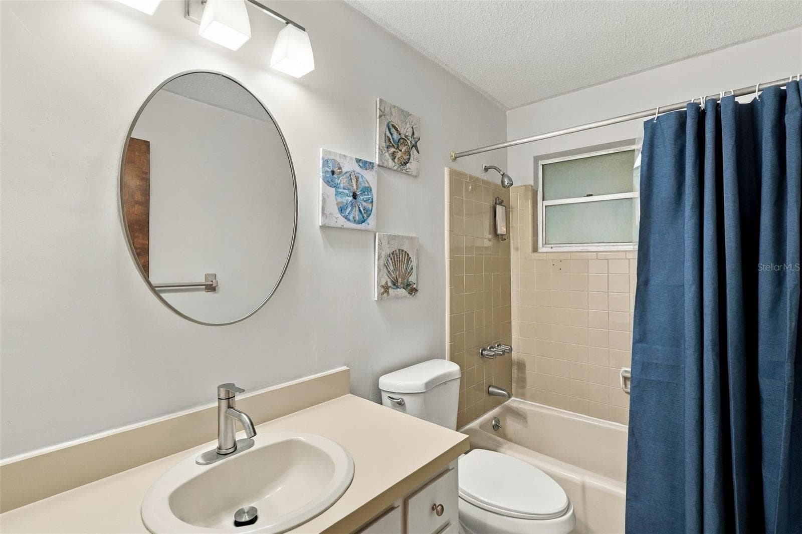 Guest Bathroom - 1085 EAGLES NEST AVE, DELTONA