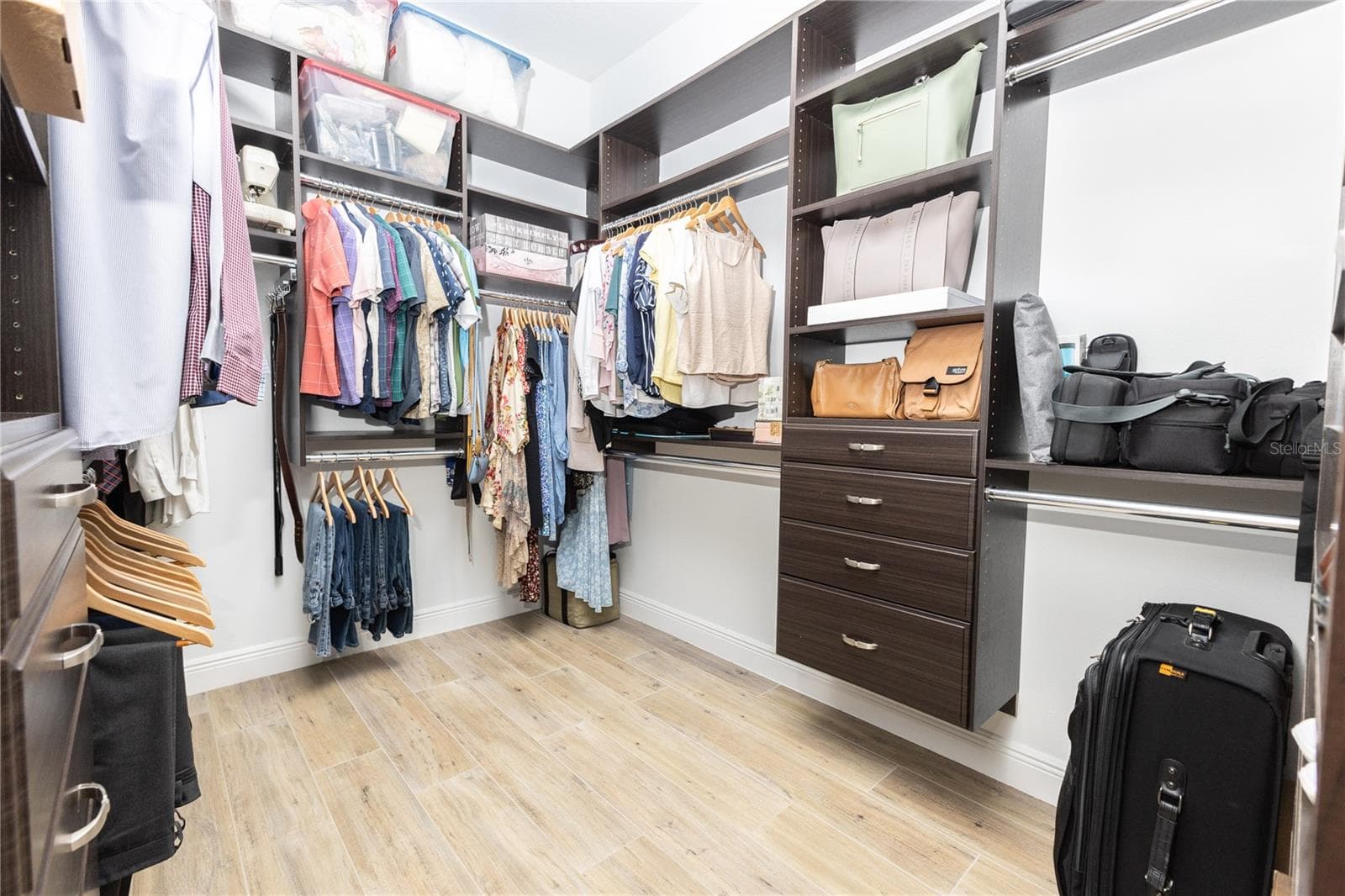 Walk-in closet of primary bedroom - 10640 NE 27TH ST, OXFORD
