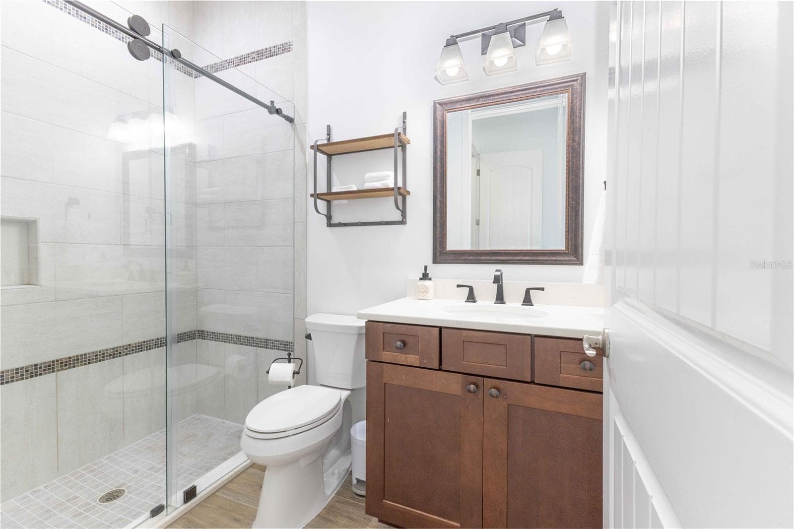 Bathroom #2 - 10640 NE 27TH ST, OXFORD