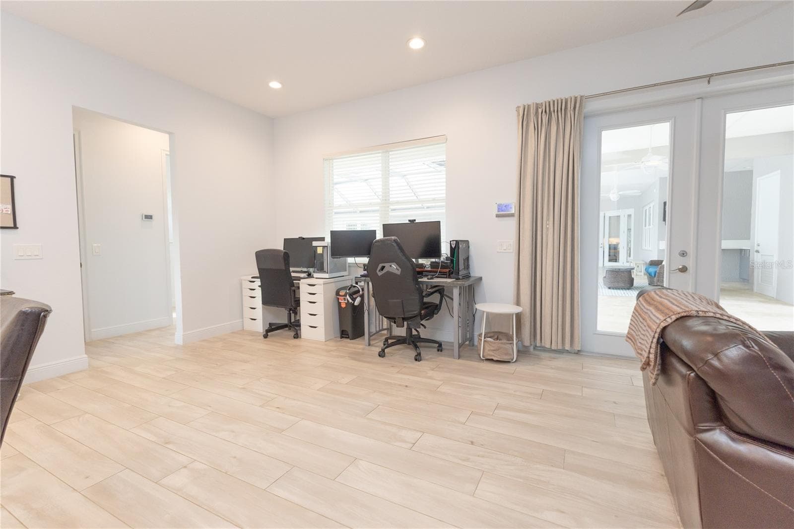 Living room of In-Law suite can be used for a home office - 10640 NE 27TH ST, OXFORD