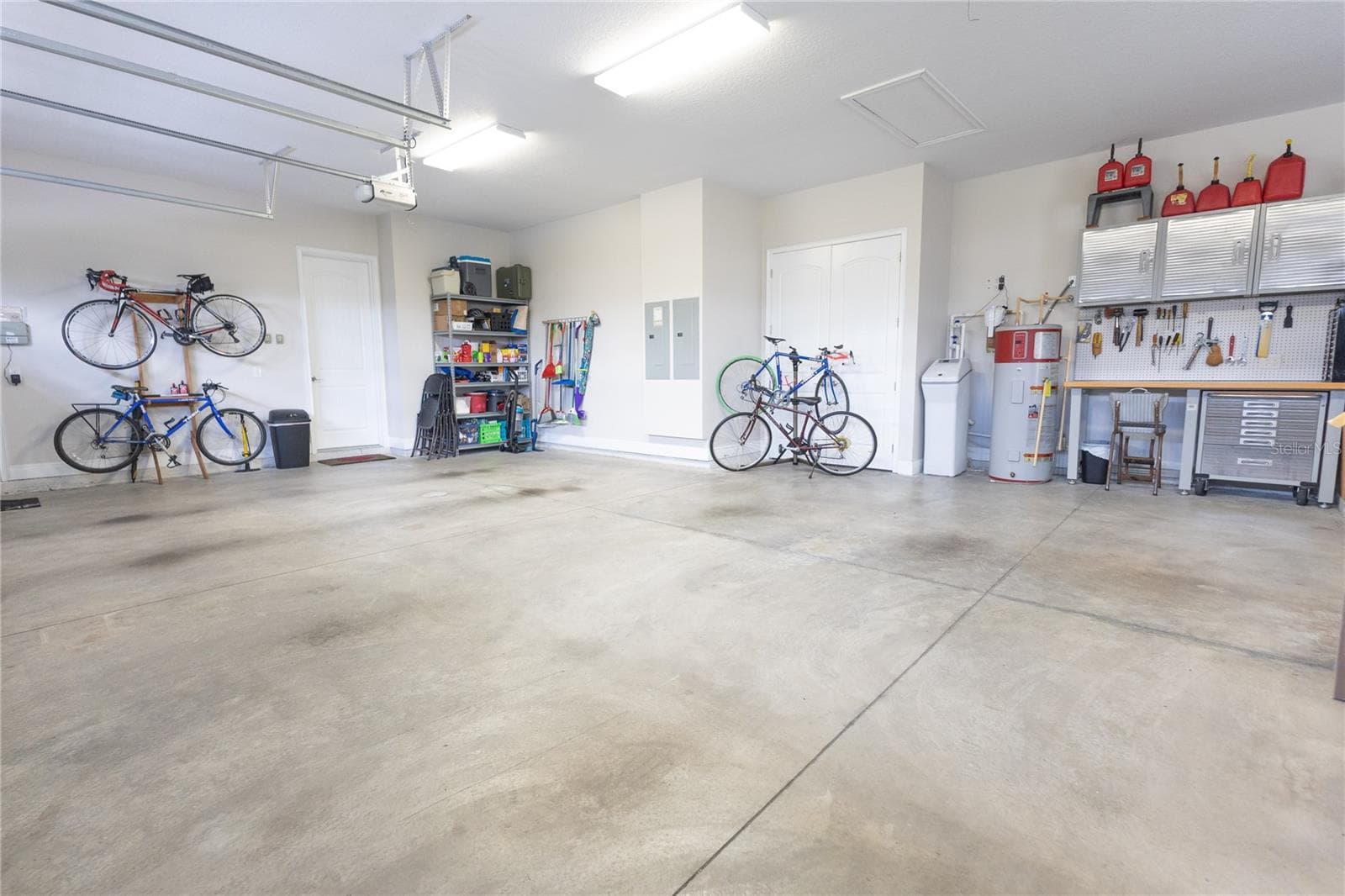 Inside of garage - 10640 NE 27TH ST, OXFORD