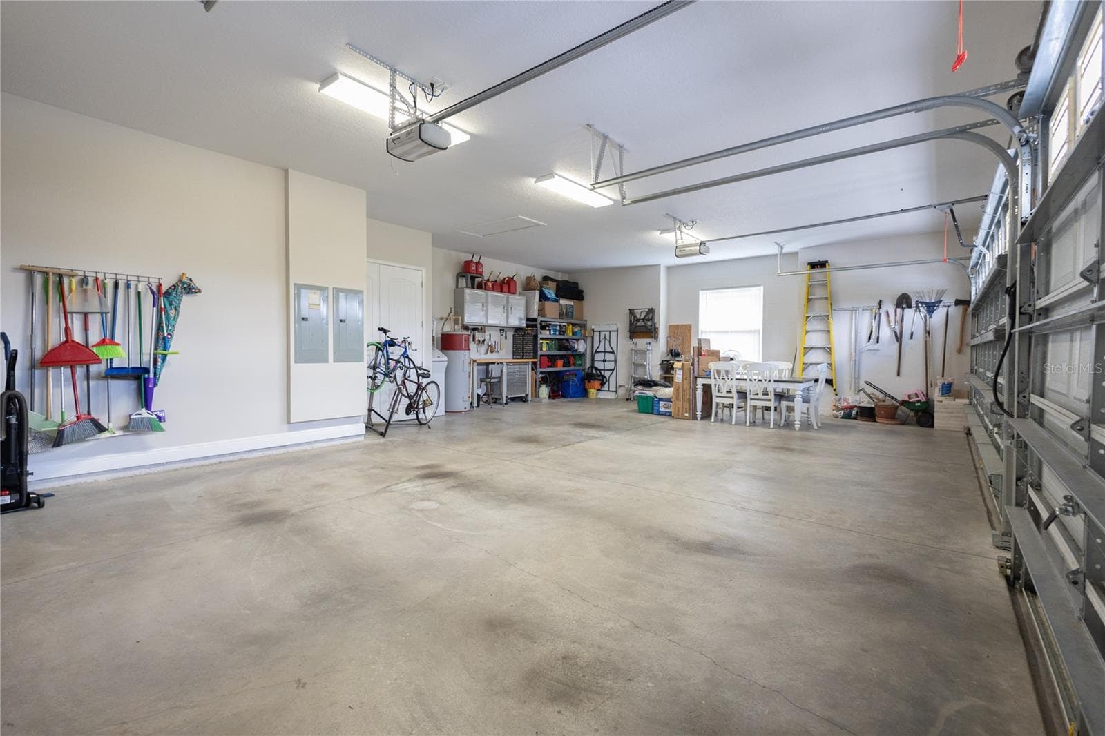 Inside of garage - 10640 NE 27TH ST, OXFORD