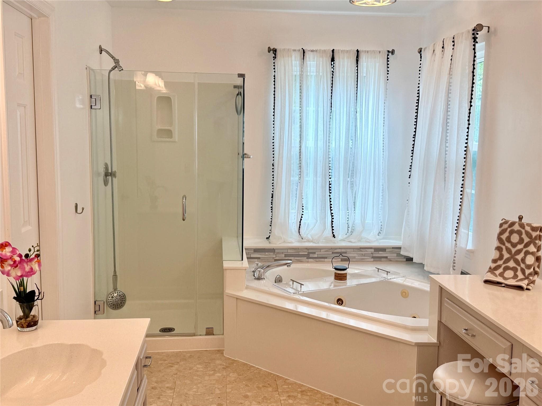 Primary bath with jetted tub - 17205 Asti Court, Cornelius