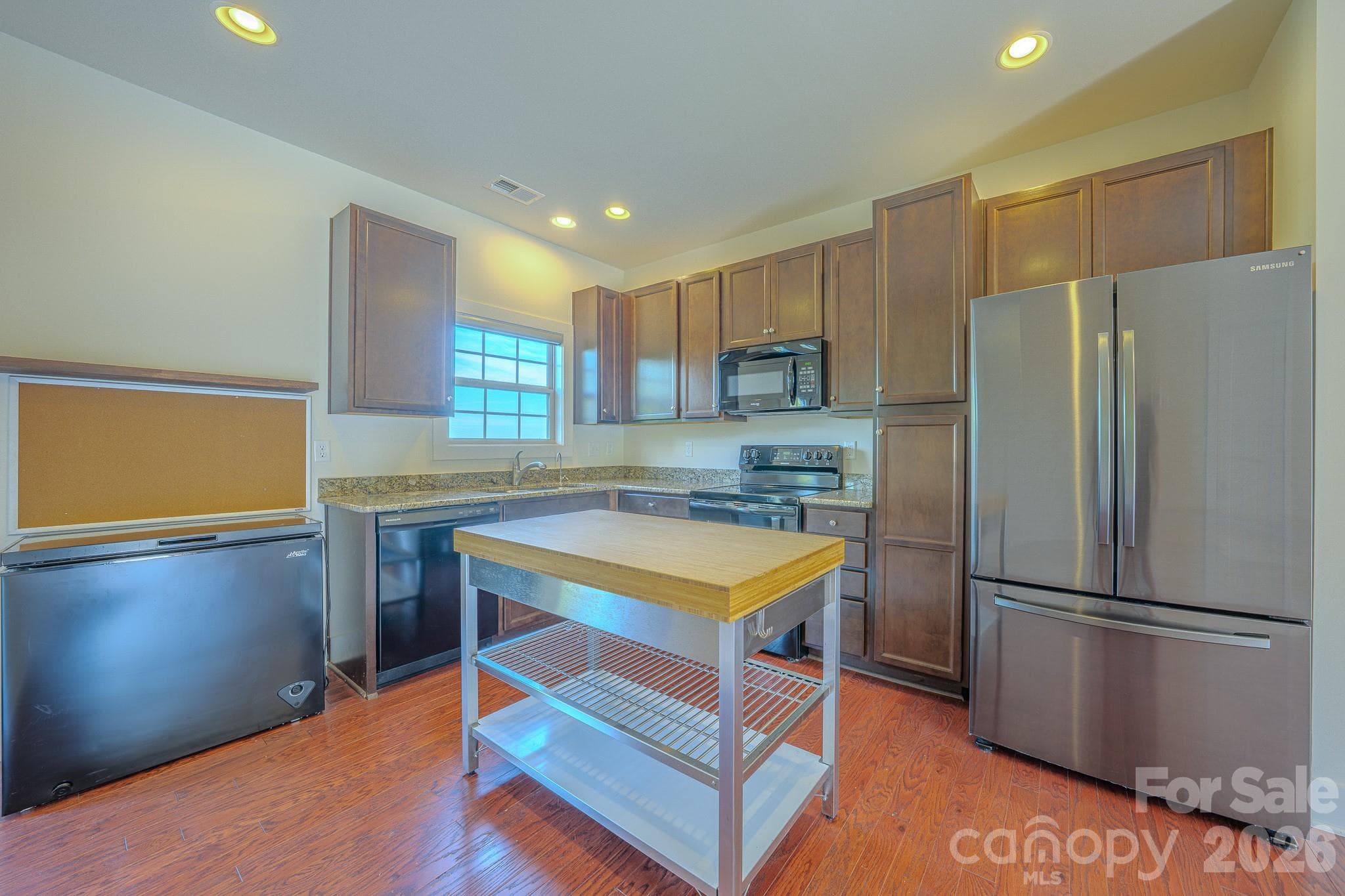 Full Kitchen - 623 Cardwell Lane, Fletcher