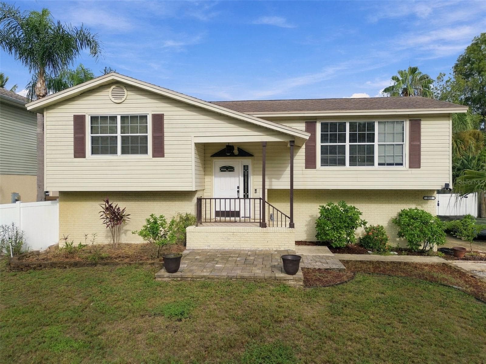 915 LYNNLEA LN