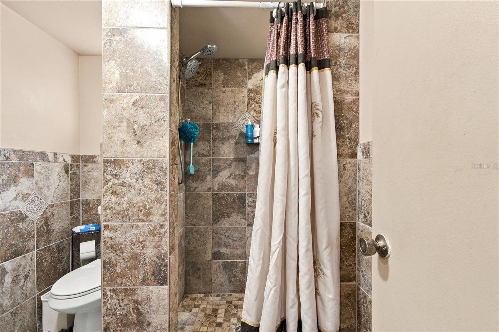 Master Bath - 915 LYNNLEA LN, TARPON SPRINGS