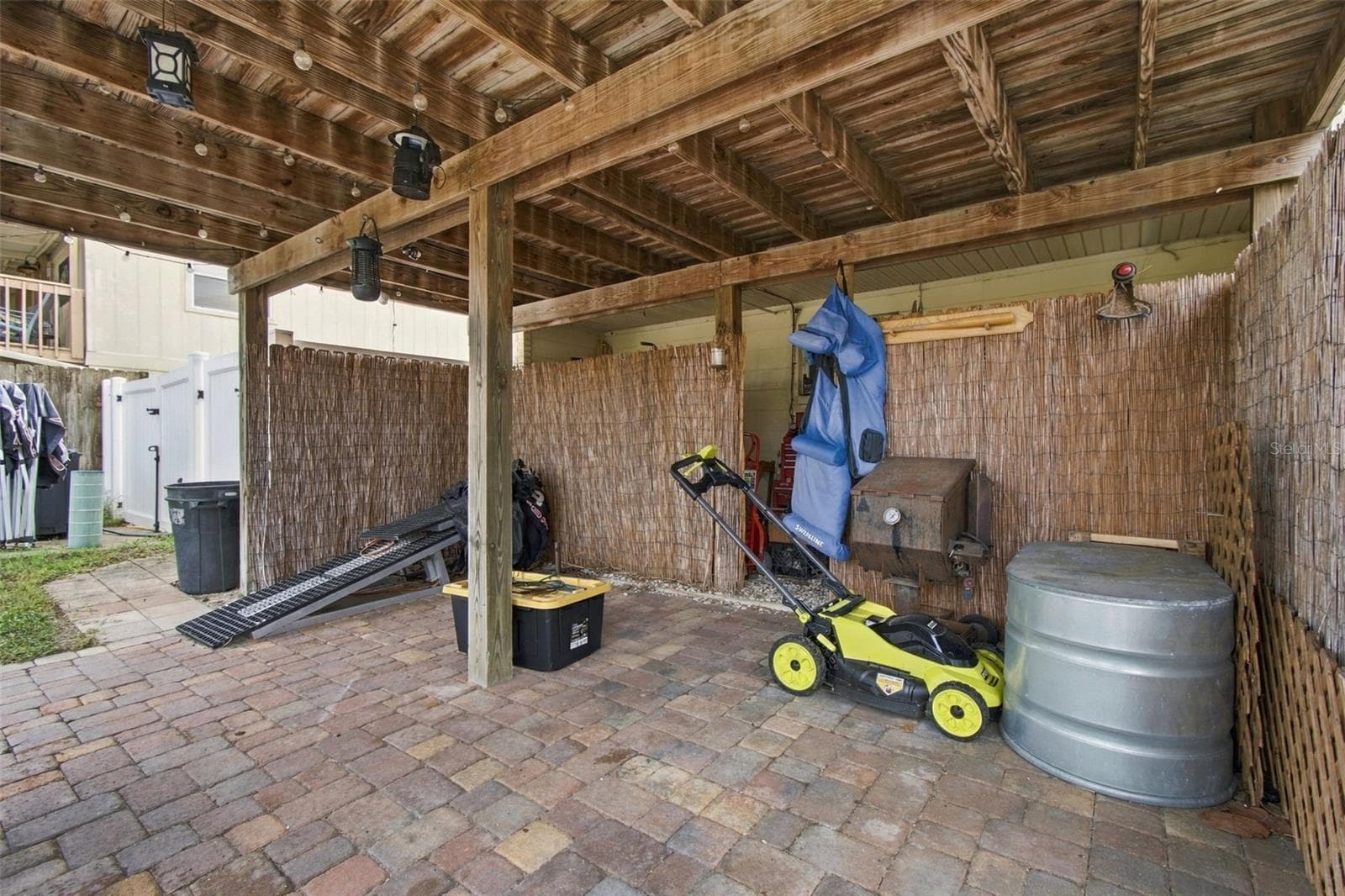 Under deck storage area - 915 LYNNLEA LN, TARPON SPRINGS