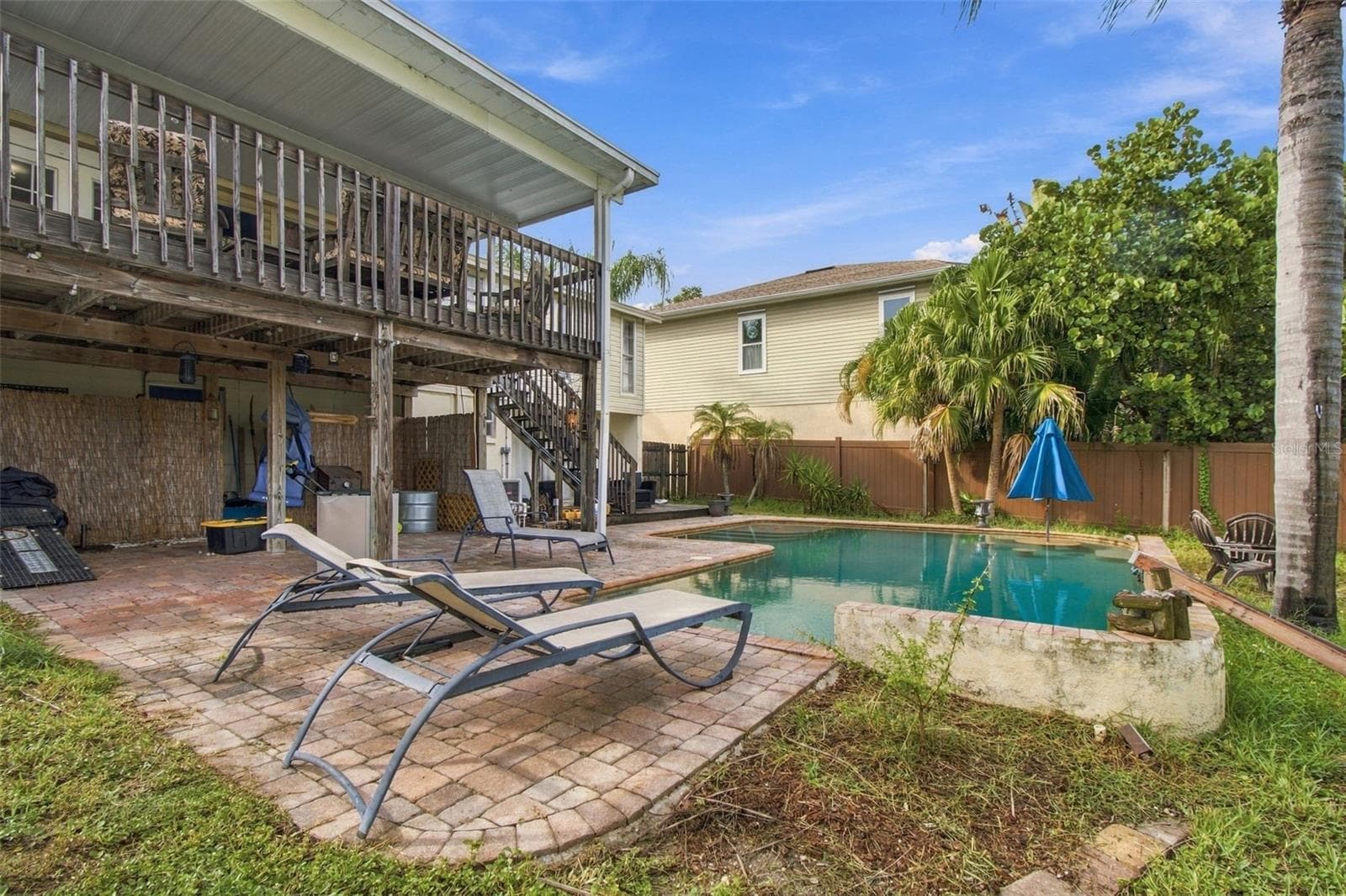 Rear view of home - 915 LYNNLEA LN, TARPON SPRINGS