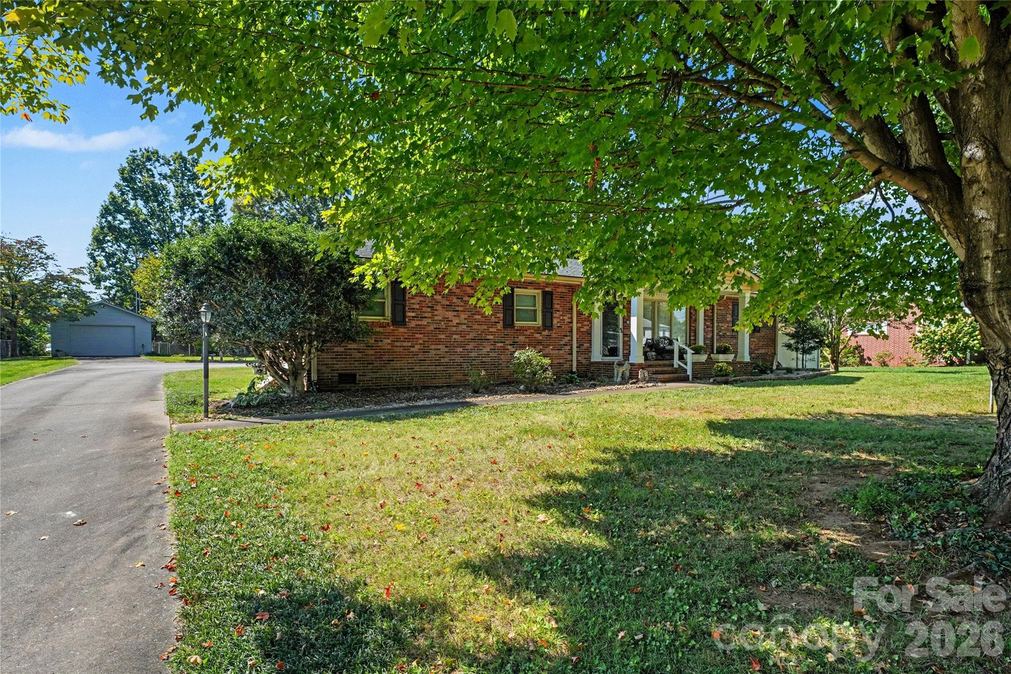 Single Family Residence at 1410 36th Avenue Drive NE, Hickory, photo 2 of 27