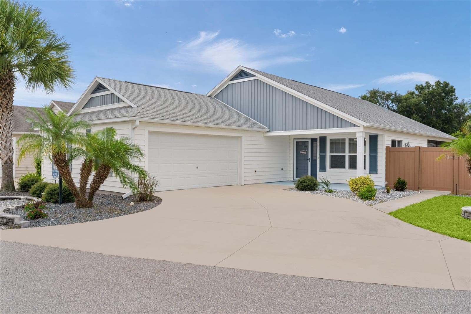 This 3/2 Belmore 2 Cabana Courtyard Villa has an oversized 2-car garage. - 3144 ROBBS RD, THE VILLAGES
