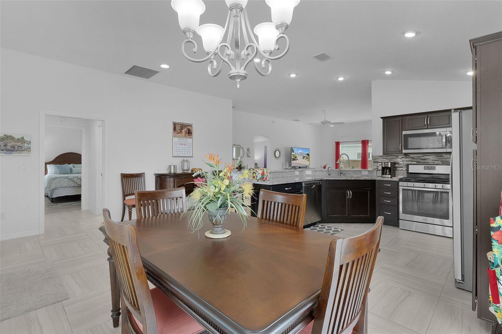 Open floor plan with volume ceilings. - 3144 ROBBS RD, THE VILLAGES