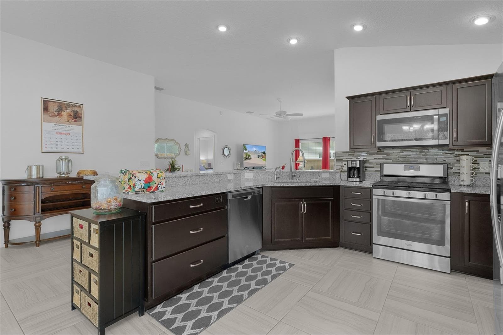 Yes, it's a natural gas neighborhood. - 3144 ROBBS RD, THE VILLAGES