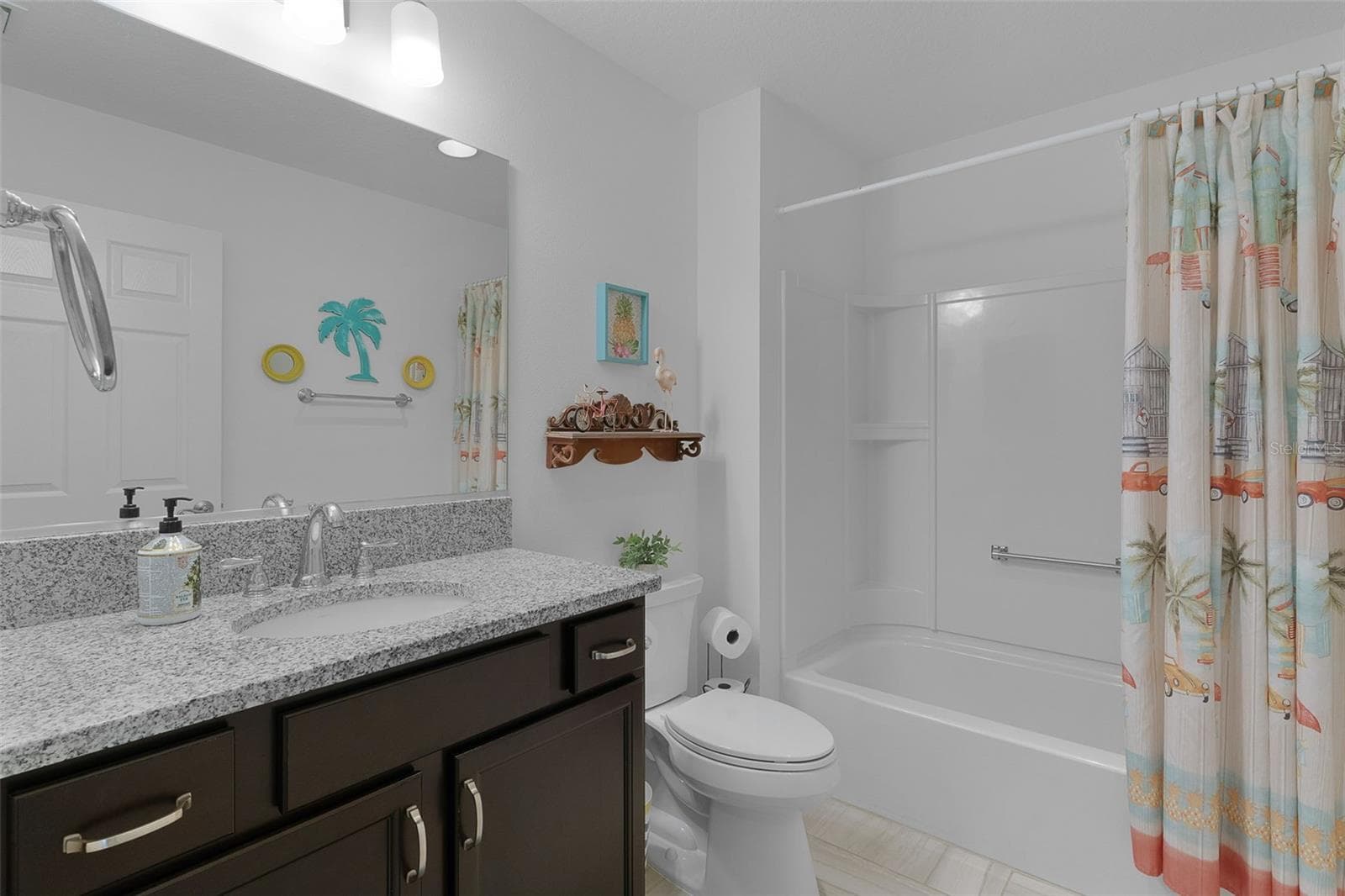Guest Bath has a tub/shower combo - 3144 ROBBS RD, THE VILLAGES