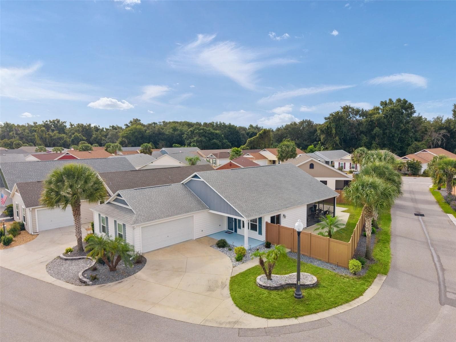 Corner of Robbs Rd & Whitten Terrace offers many possibilities to design a dream outdoor oasis. - 3144 ROBBS RD, THE VILLAGES