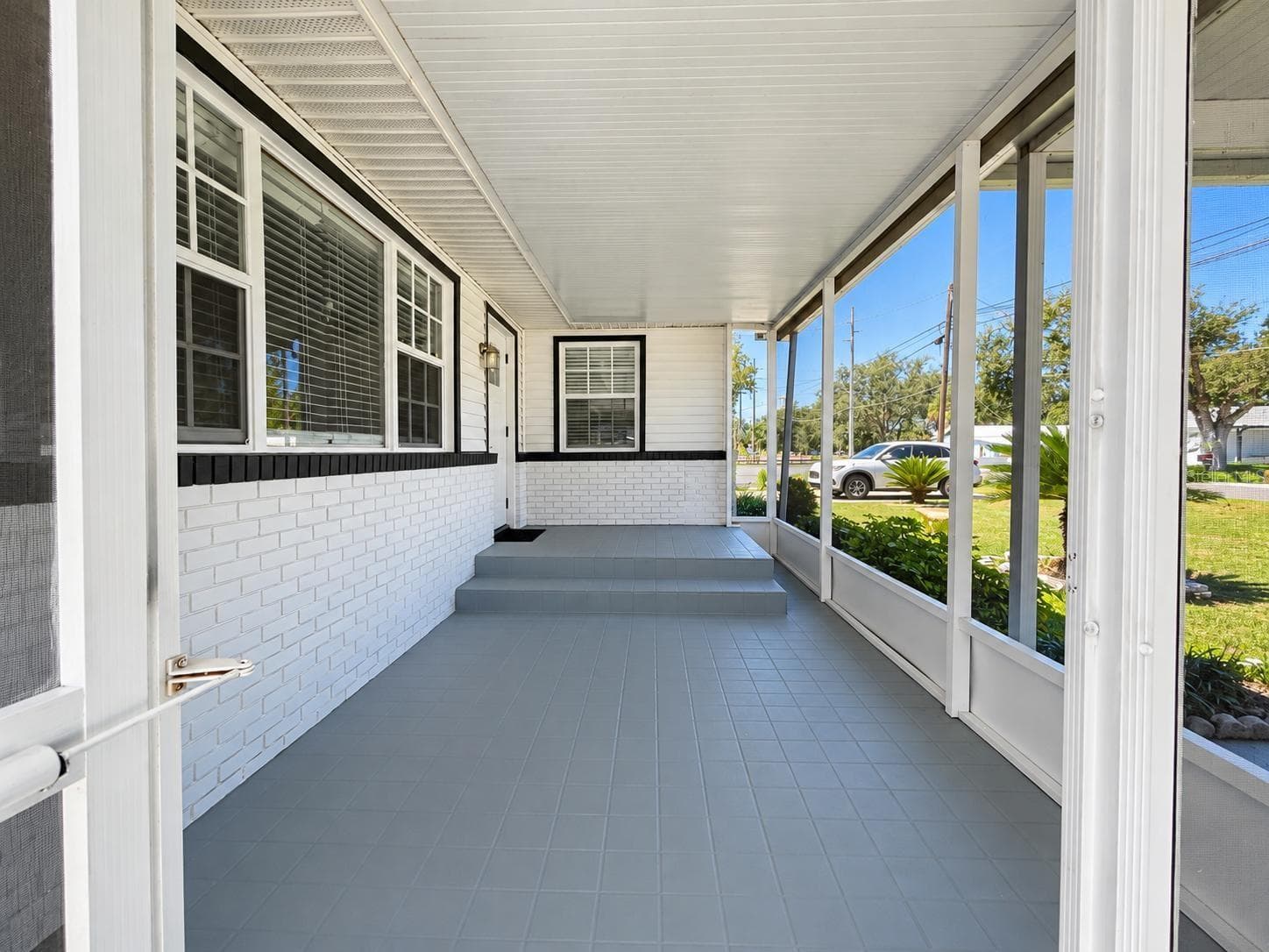 Single Family Residence at 8512 SUNBEAM LN, TAMPA, photo 10 of 54
