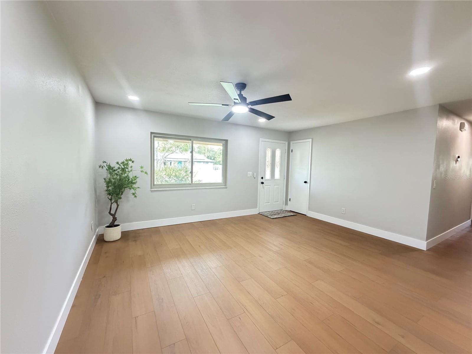 Single Family Residence at 3915 PORT SIMBOR AVE, ORLANDO, photo 6 of 36