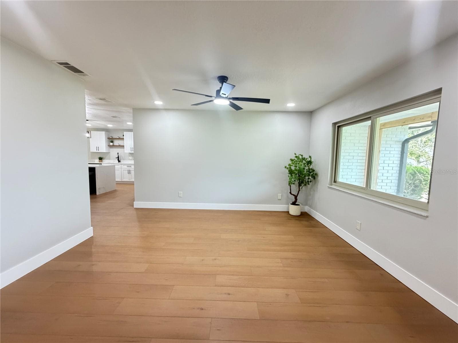 Single Family Residence at 3915 PORT SIMBOR AVE, ORLANDO, photo 7 of 36