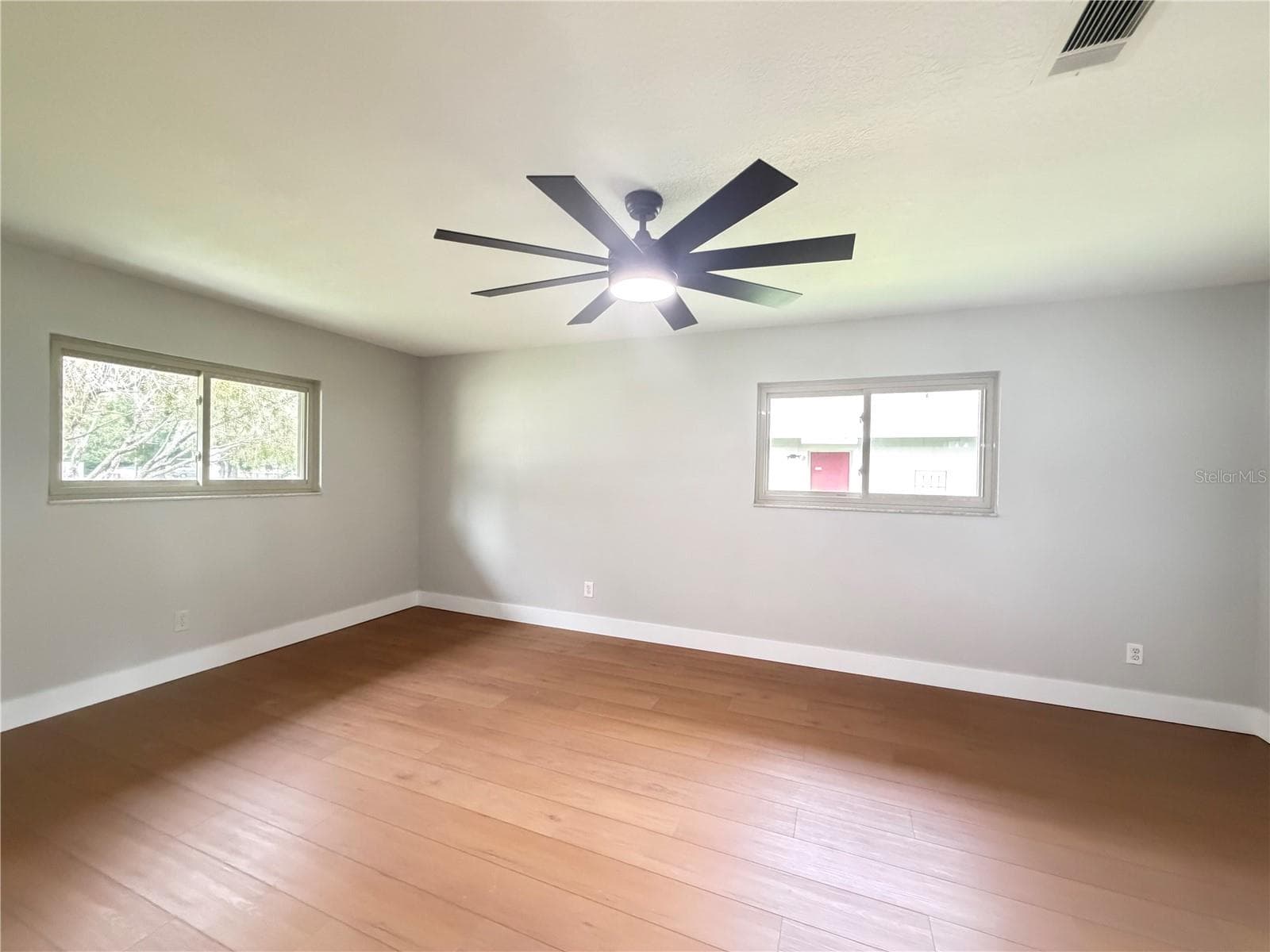 Spacious Primary Bedroom with Plenty of Day Light - 3915 PORT SIMBOR AVE, ORLANDO