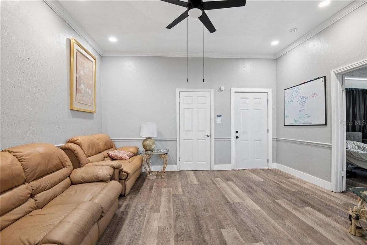 Single Family Residence at 3001 W CHESTNUT ST, TAMPA, photo 3 of 25